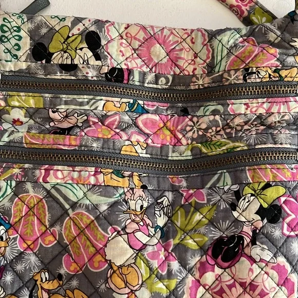 Disney Vera Bradley Triple Zip Hipster crossbody bag - Picture 4 of 14